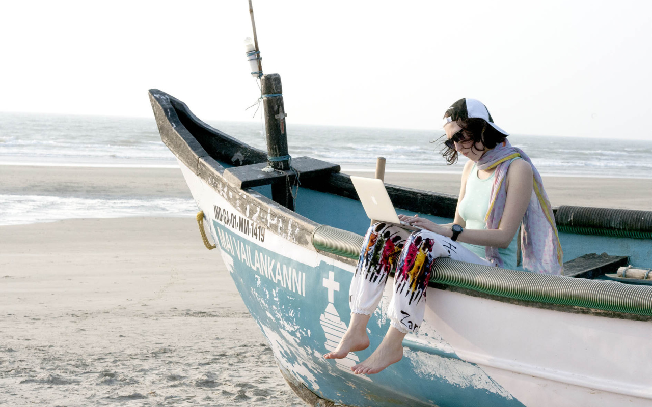 Девушка в лодке в Ашвеме