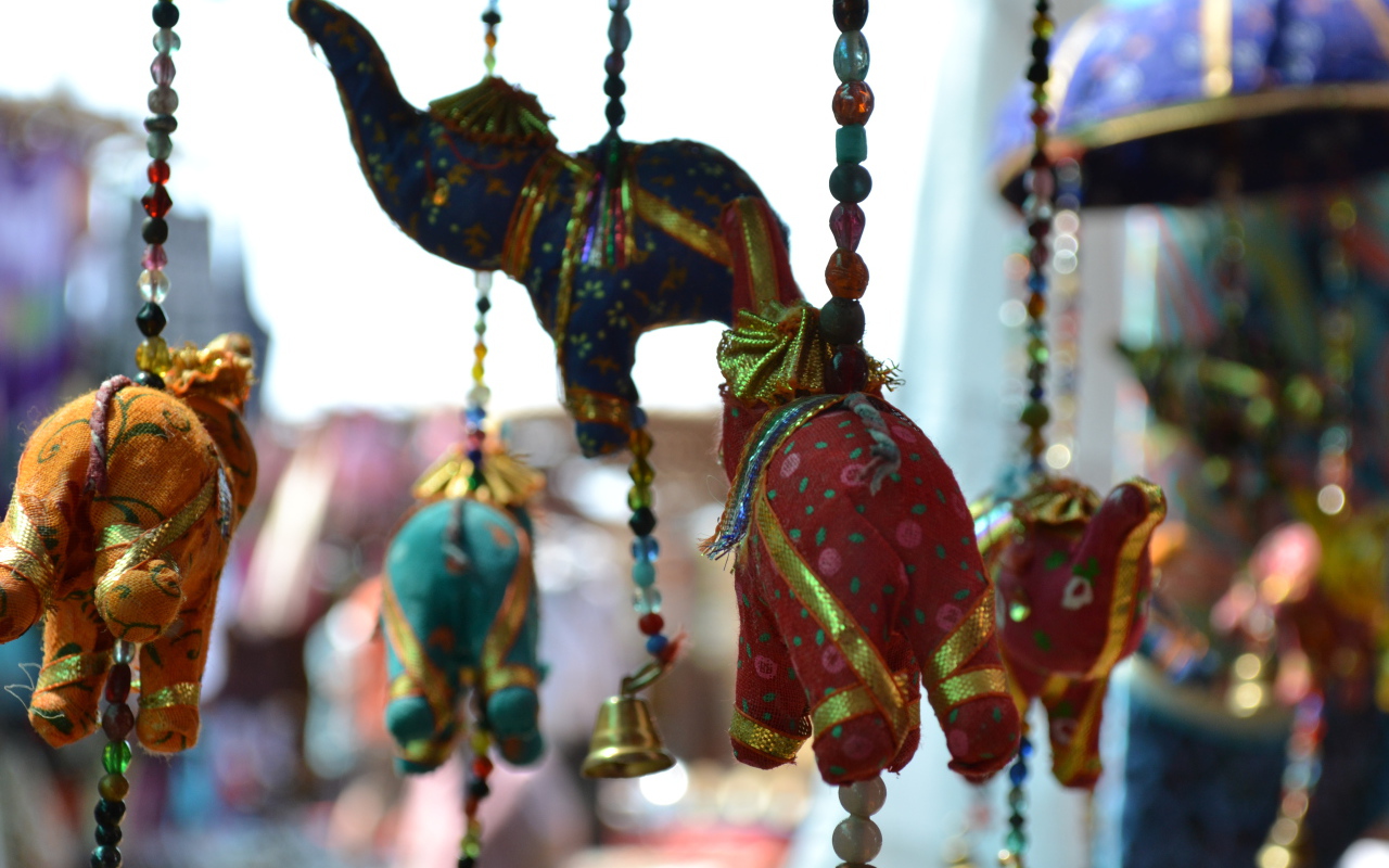 Товары на рынке в Анджуне