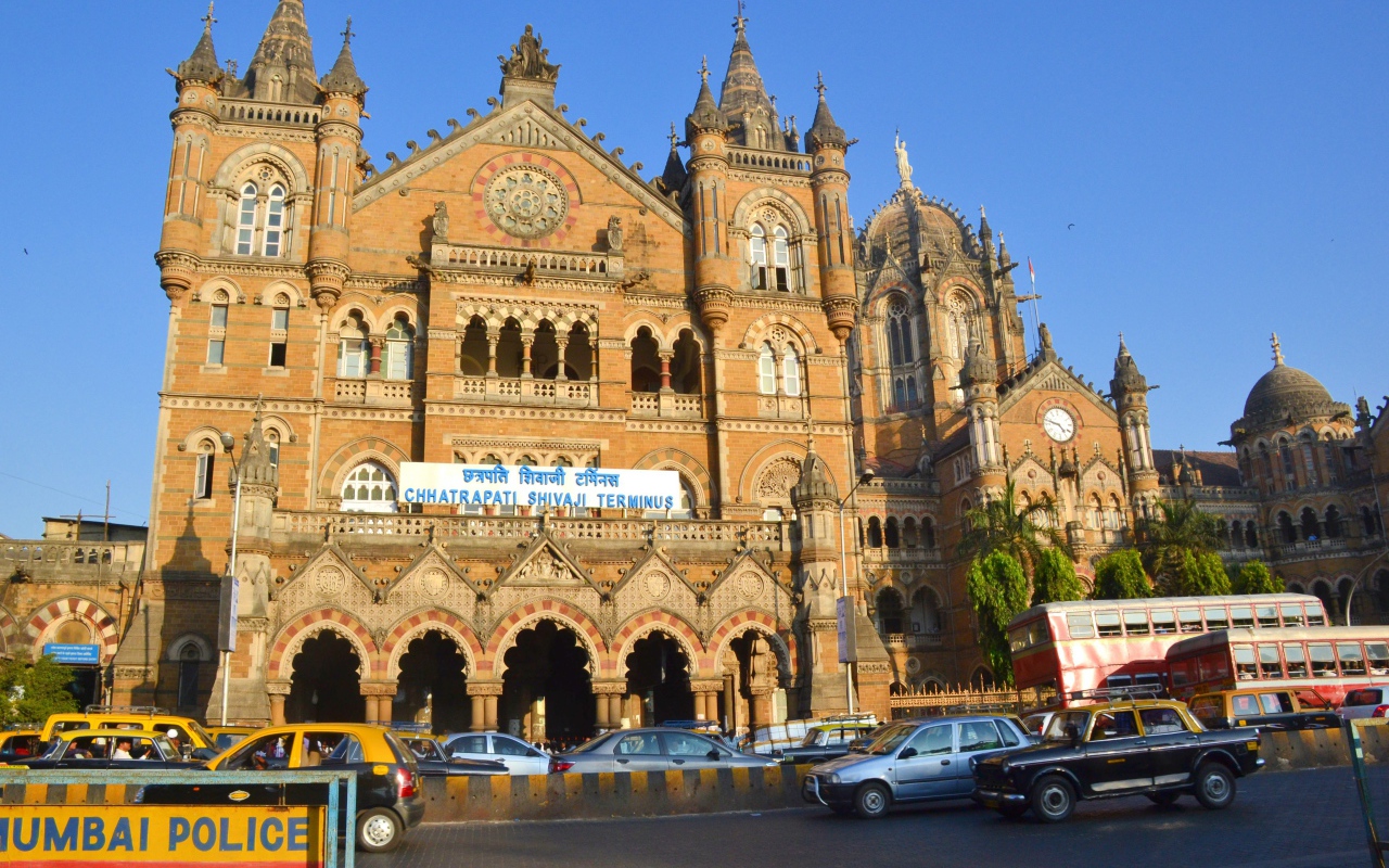 Уличная суета в Мумбай