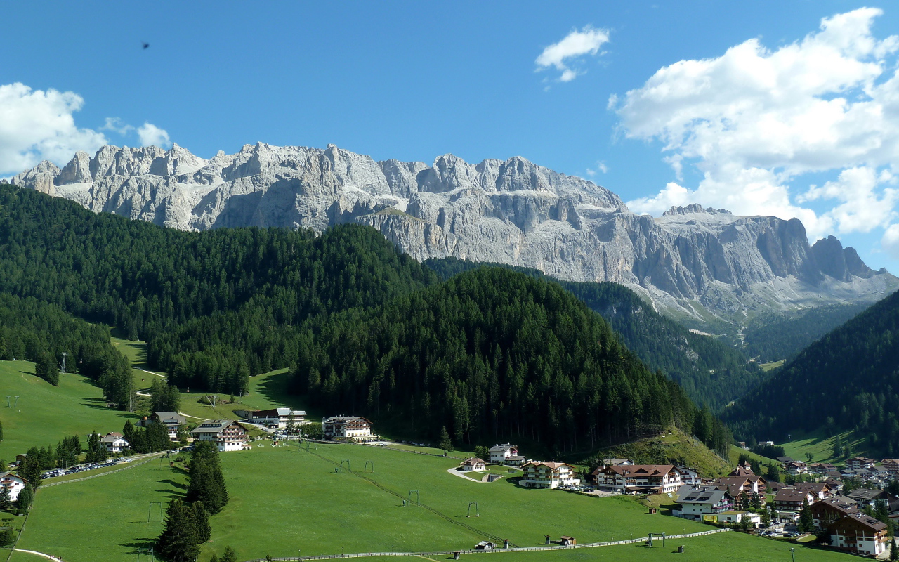 Альпы на горнолыжном курорте Валь Гардена, Италия
