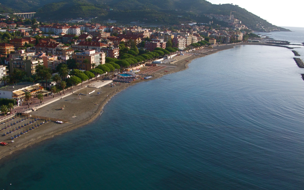 Залив на курорте Сан Бартоломео Аль Маре, Италия