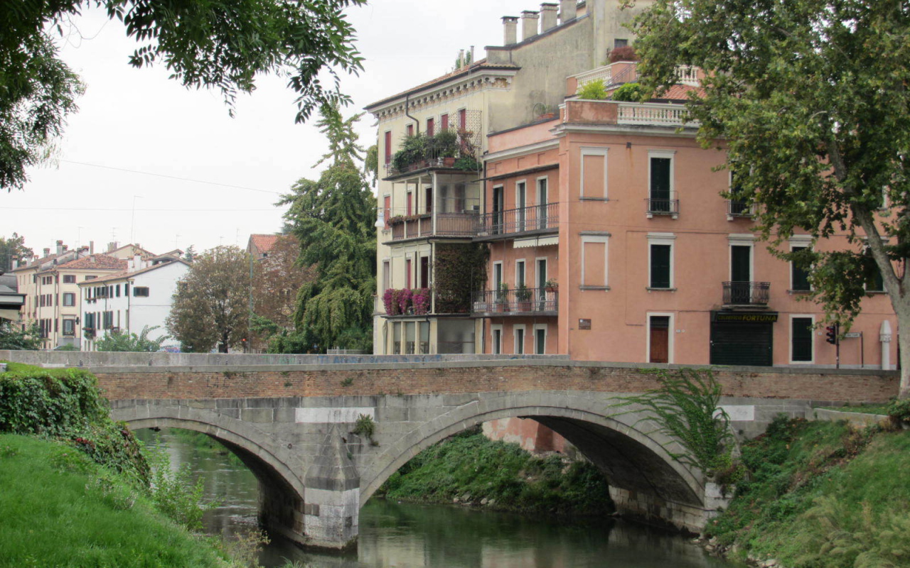 Мост через реку в Падуе, Италия