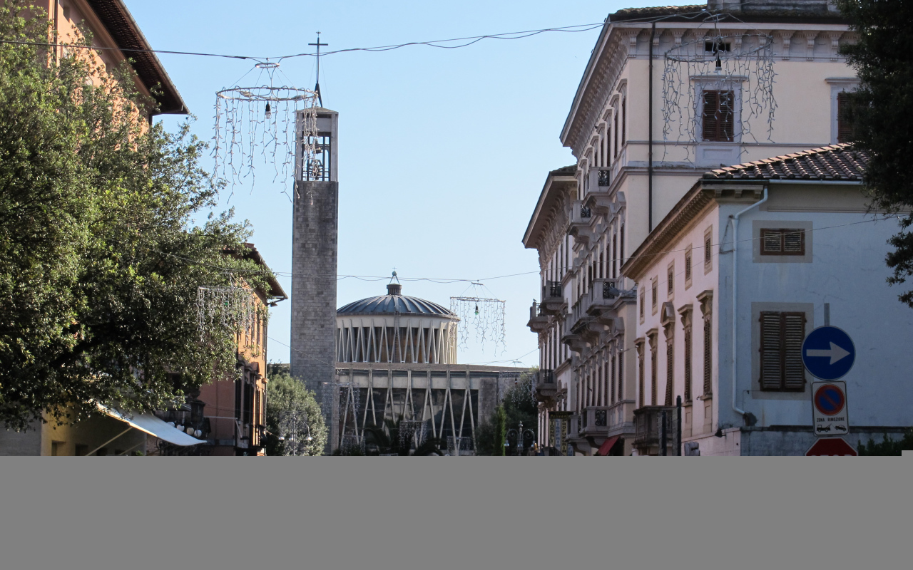 Городская улица на курорте в Монтекатини Терме, Италия