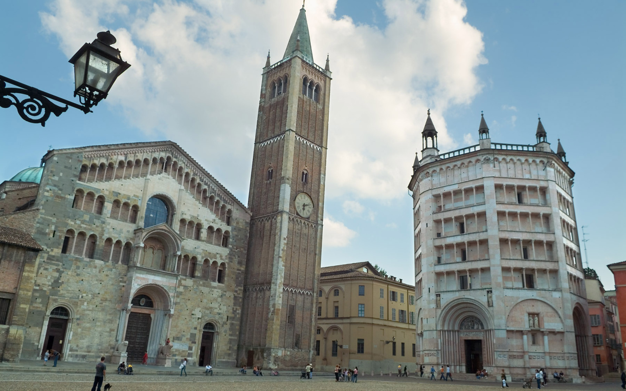 Башня с часами в Парме, Италия