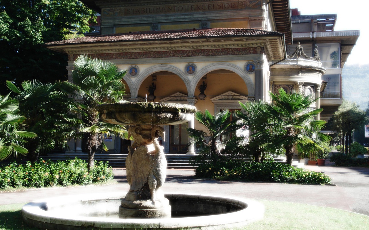 Фонтан на курорте в Монтекатини Терме, Италия