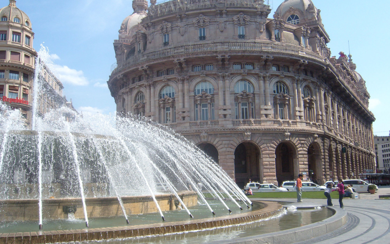 Фонтан в городе в Лигурии, Италия