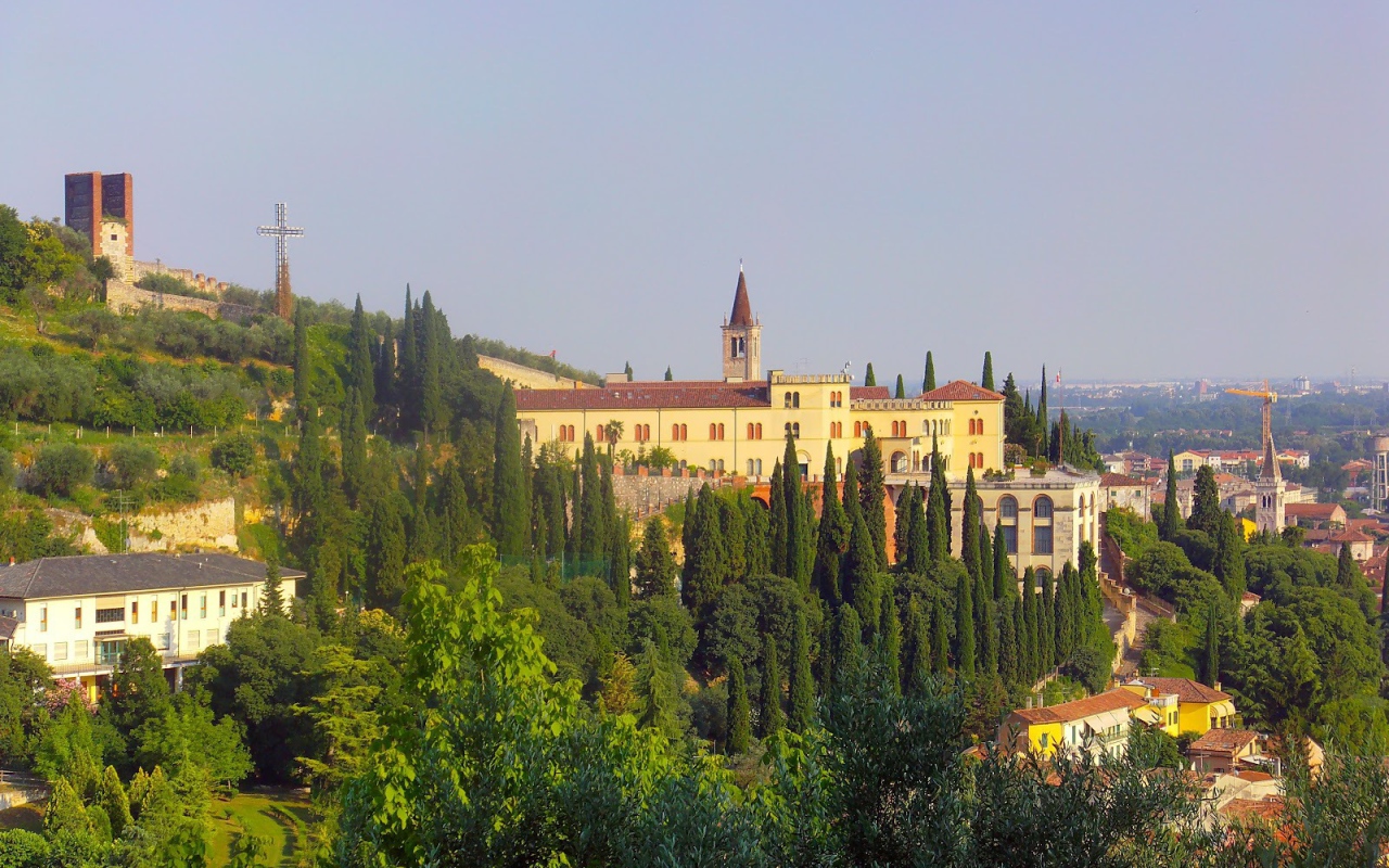 Холм в Вероне, Италия