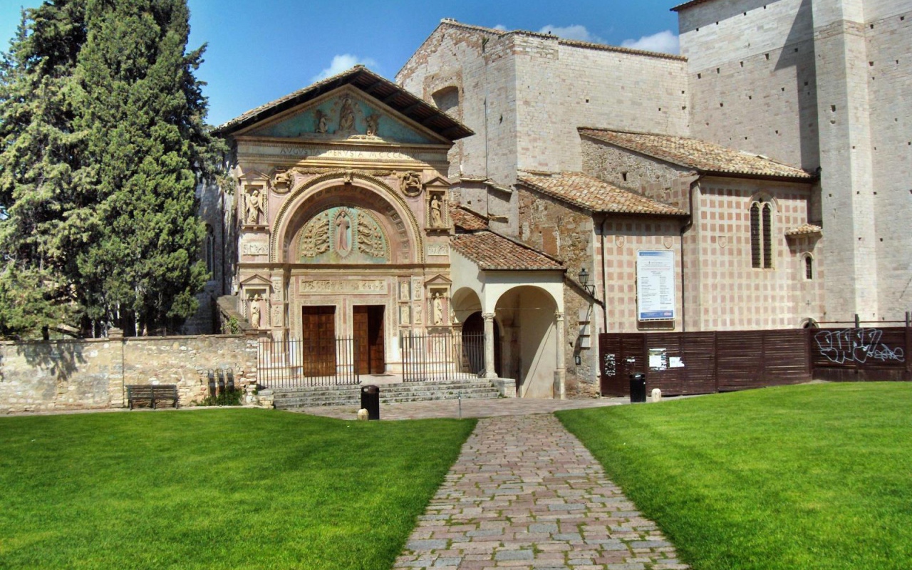 Старинное здание в Перудже, Италия