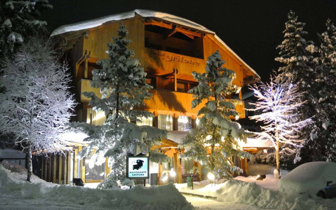 Отель Грифон на горнолыжном курорте Мадонна ди Кампильо, Италия