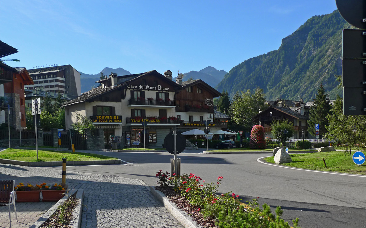 Гостиница Монблан на горнолыжном курорте Курмайор, Италия