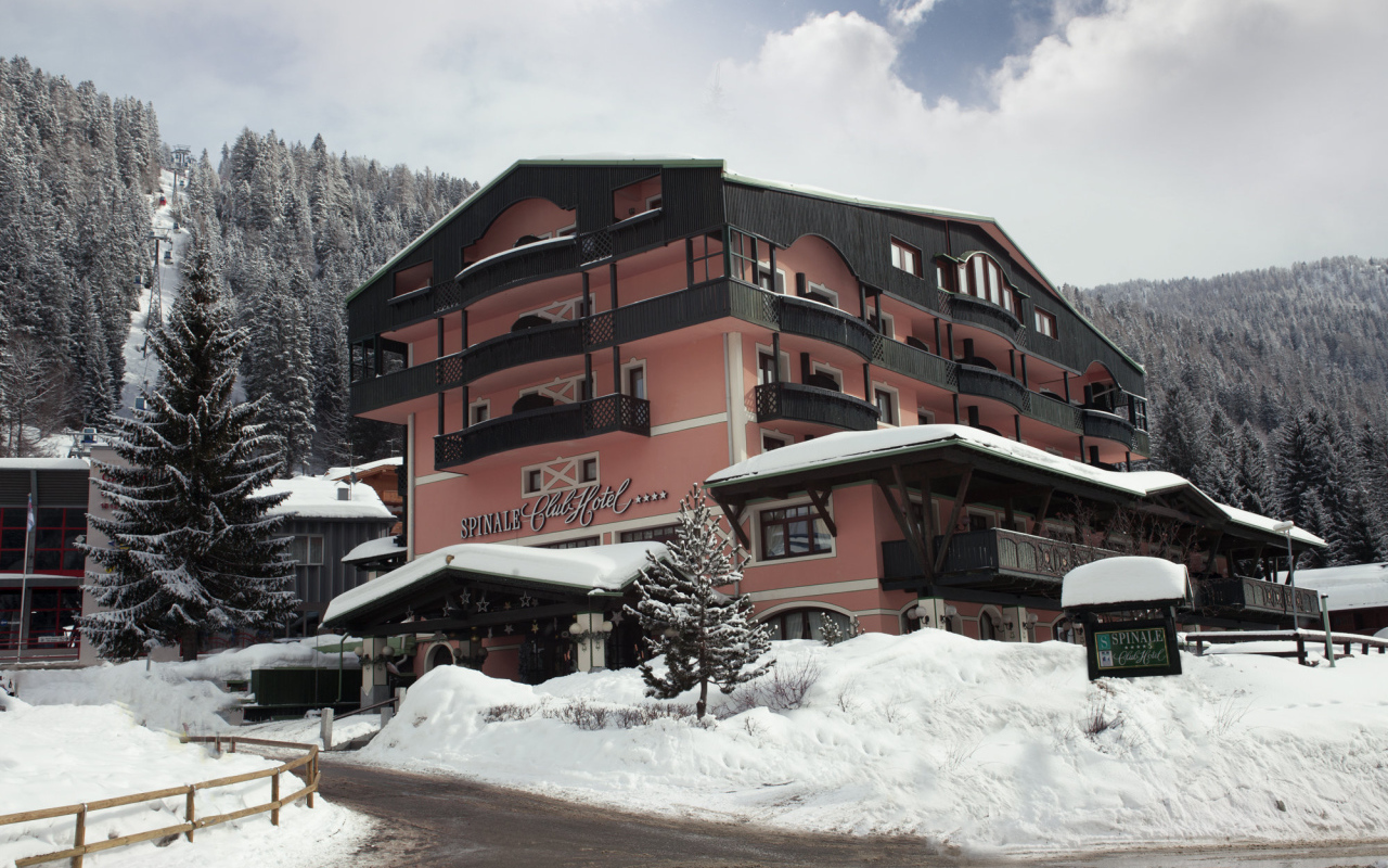 Отель Спинале на горнолыжном курорте Мадонна ди Кампильо, Италия
