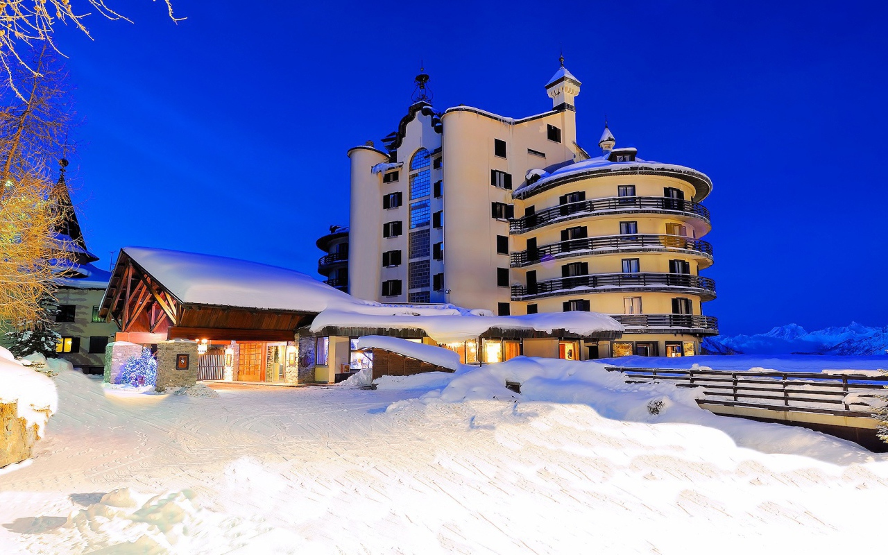 Гостиница на горнолыжном курорте Сестриер, Италия