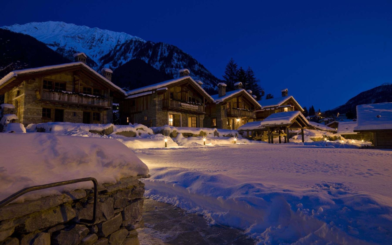 Гостиница на горнолыжном курорте Курмайор, Италия