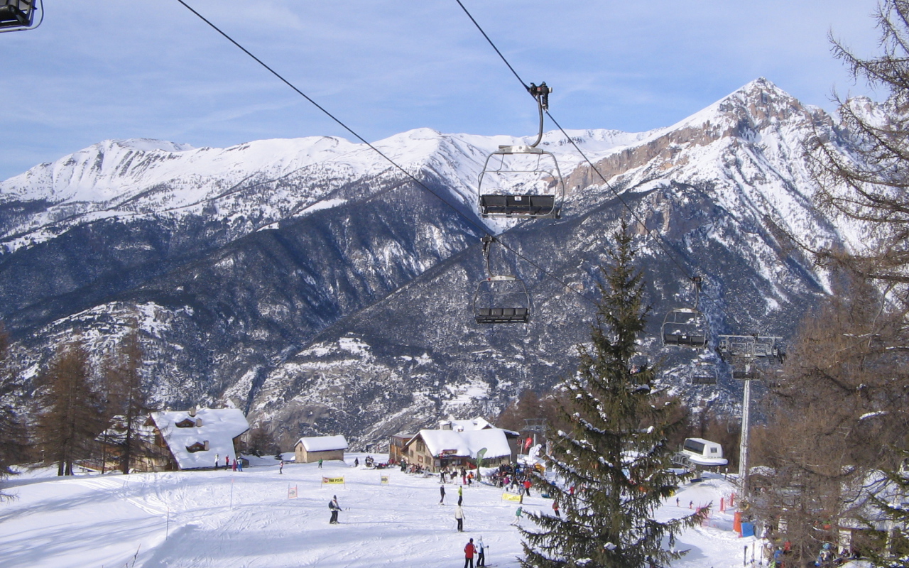 Подъемник на горнолыжном курорте Сестриер, Италия