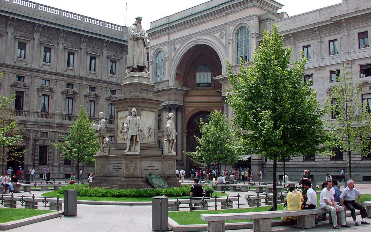 Памятник в Милане, Италия