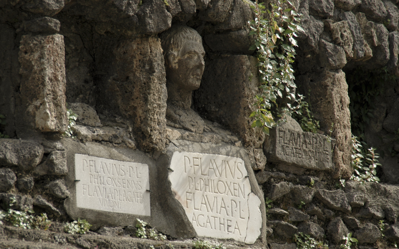 Памятники в Помпеях, Италия