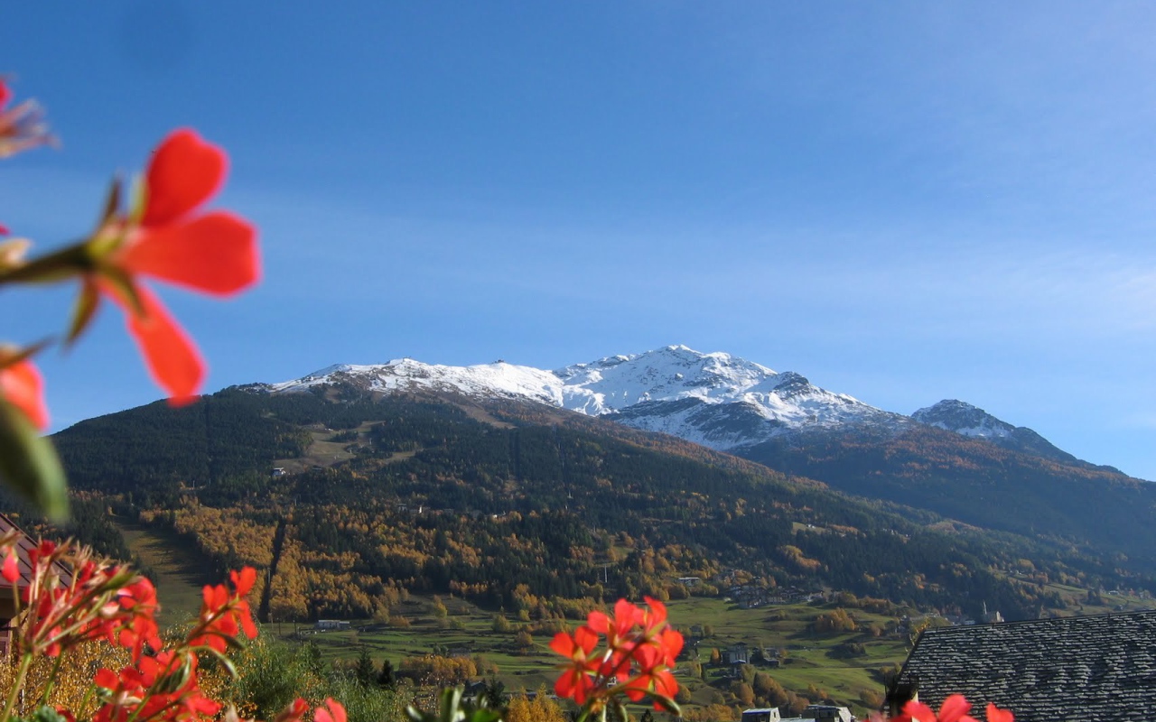 Горы в окрестностях курорта Бормио, Италия