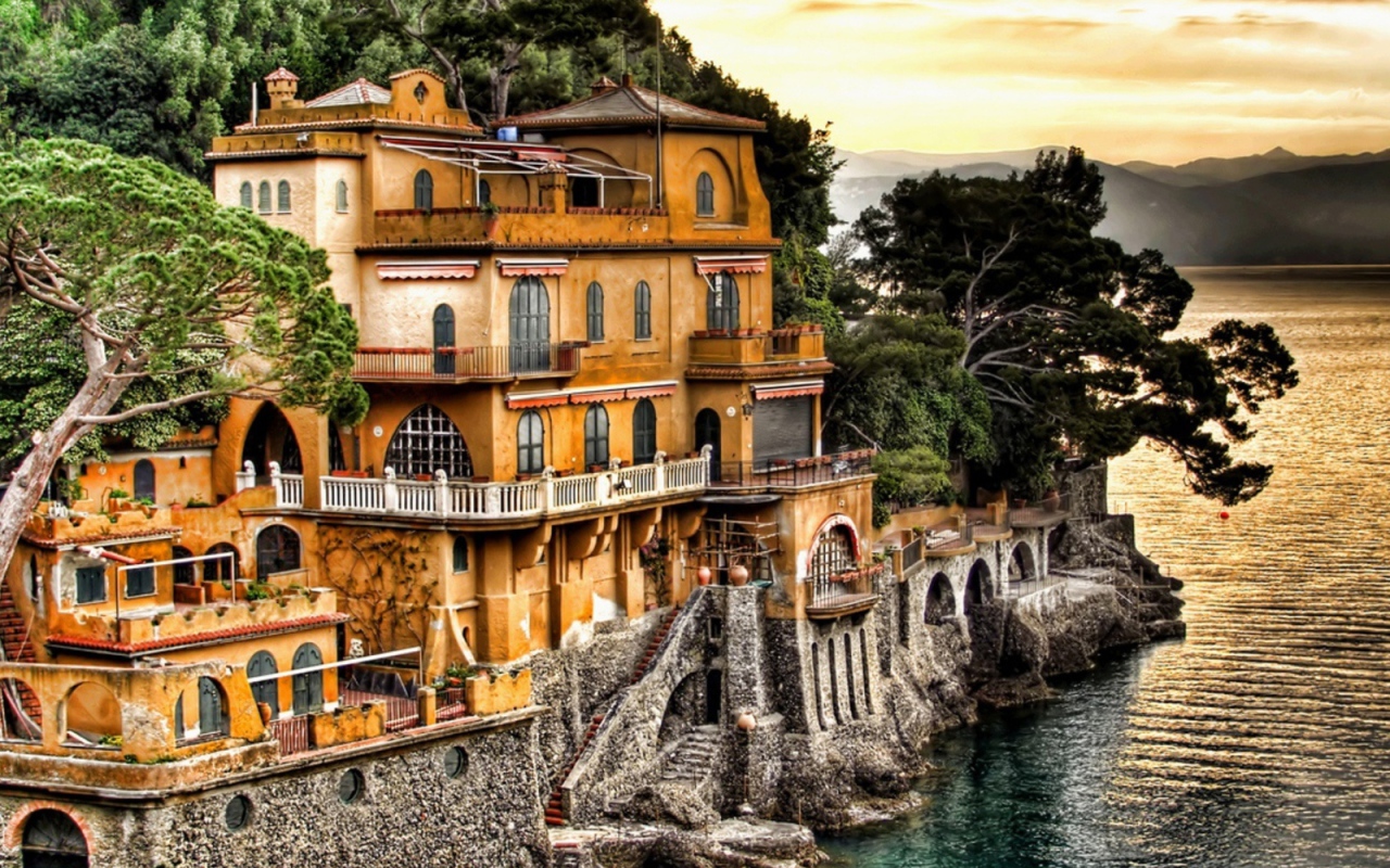 Старинный дом в Генуе, Италия