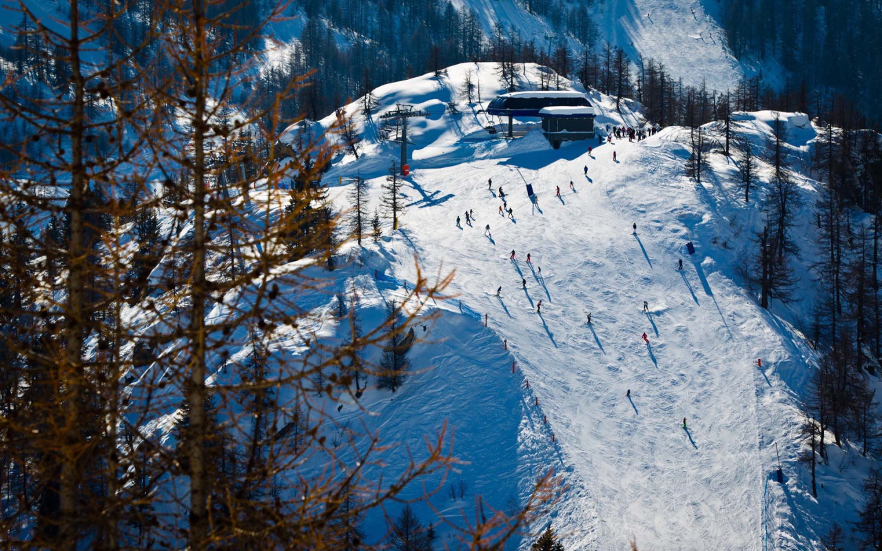 Лыжная трасса на горнолыжном курорте Курмайор, Италия