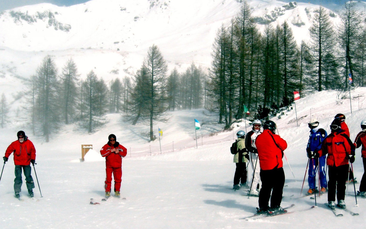 Катание на лыжах на горнолыжном курорте Валь-Ди-Фасса, Италия