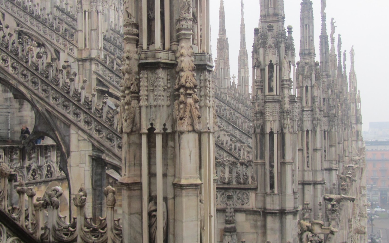 Шпили собора Дуомо в Милане, Италия