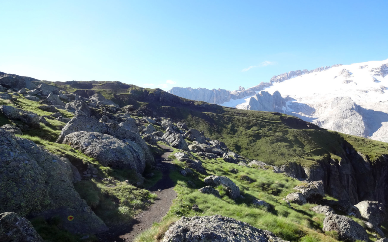 Камни в горах на горнолыжном курорте Арабба, Италия