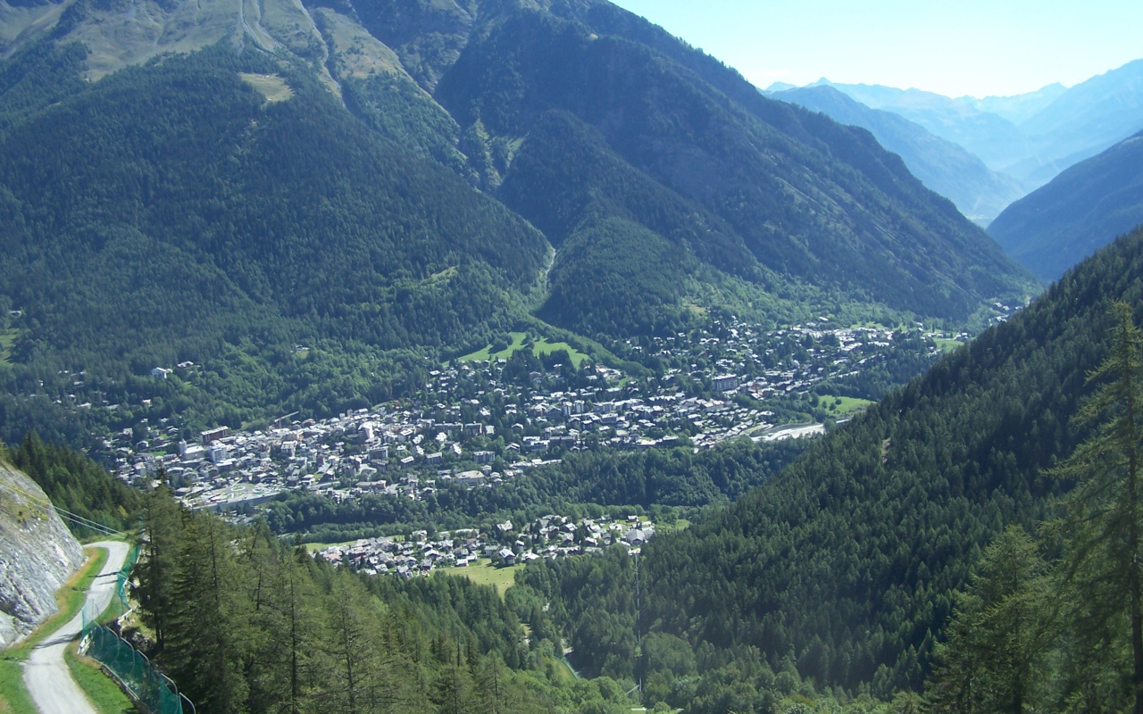 Летний пейзаж на горнолыжном курорте Курмайор, Италия