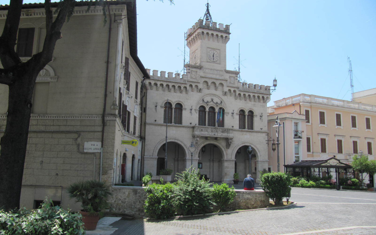 Башня с часами на курорте Фьюджи, Италия