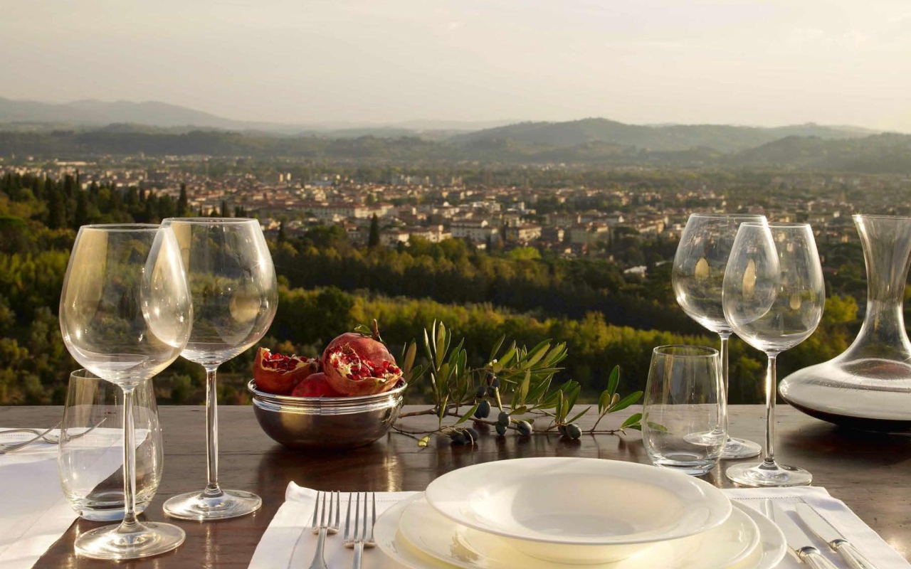 Отдых в кафе с видом на Флоренцию, Италия