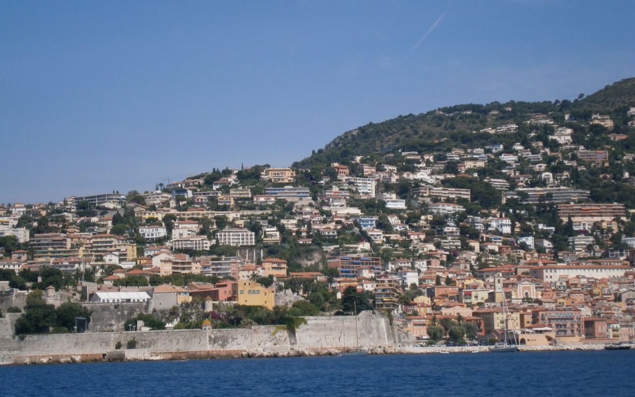 Городские здания в Лоано, Италия