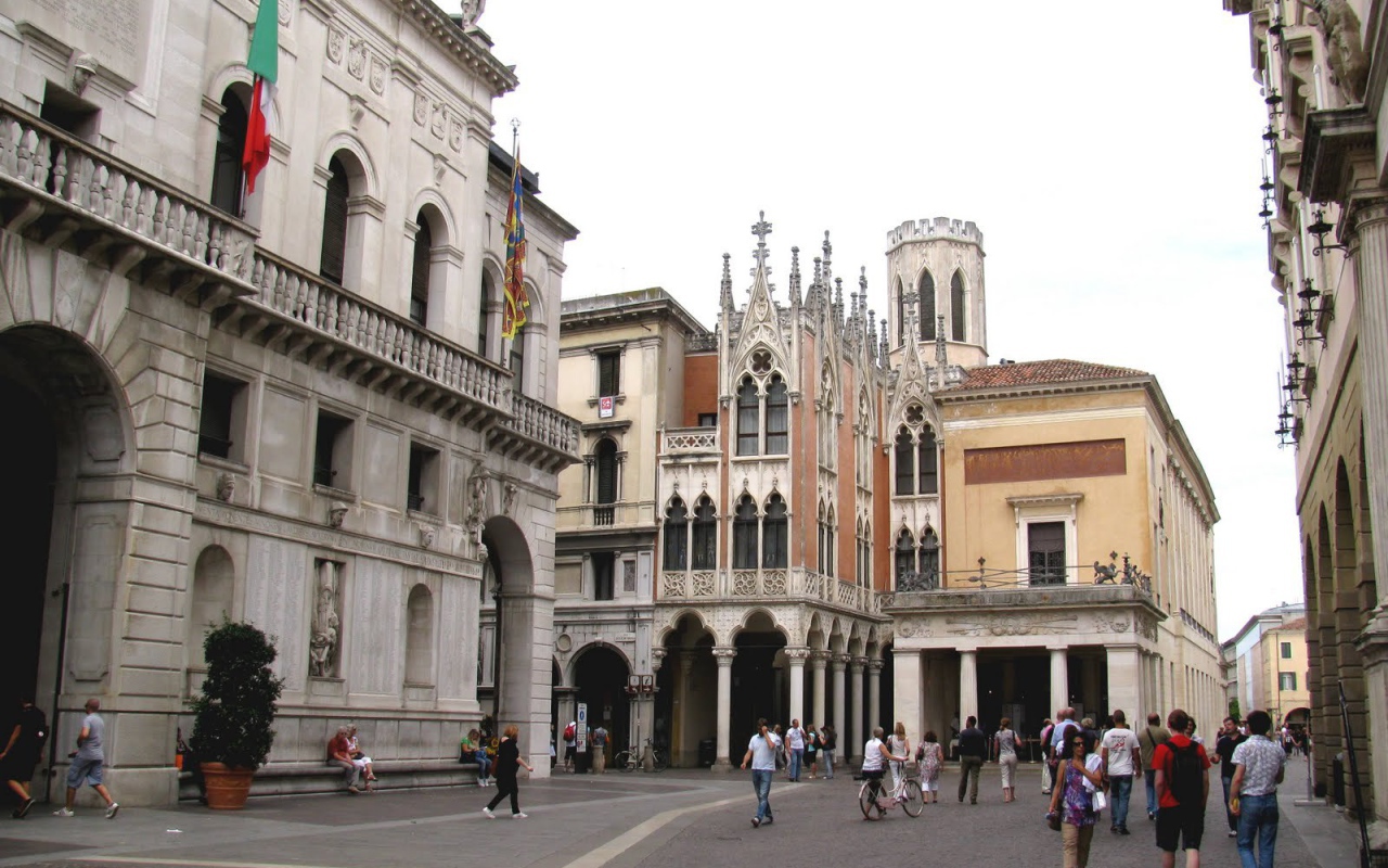 Прогулка на площади в Падуе, Италия