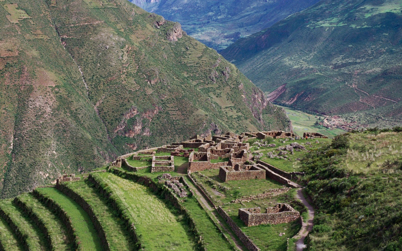 Древние горы в Перу