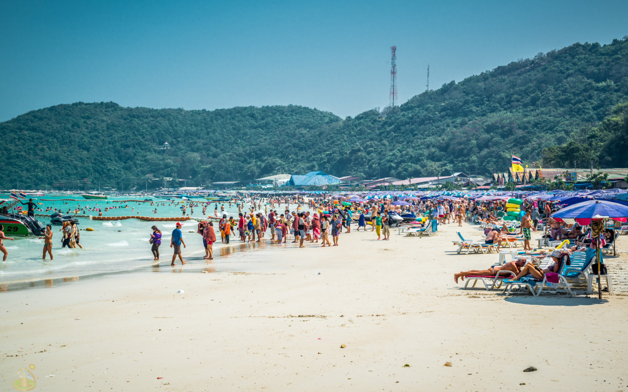 Осенний отдых на курорте острова Ко Лан, Таиланд