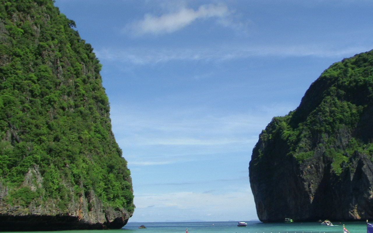 Вход в бухту в Пхукете