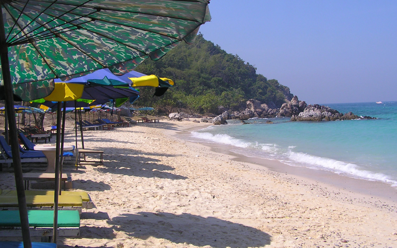 Relax on the beach in the resort island of Koh Larn, Thailand
