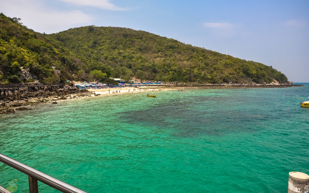 Летний отдых на курорте острова Ко Лан, Таиланд