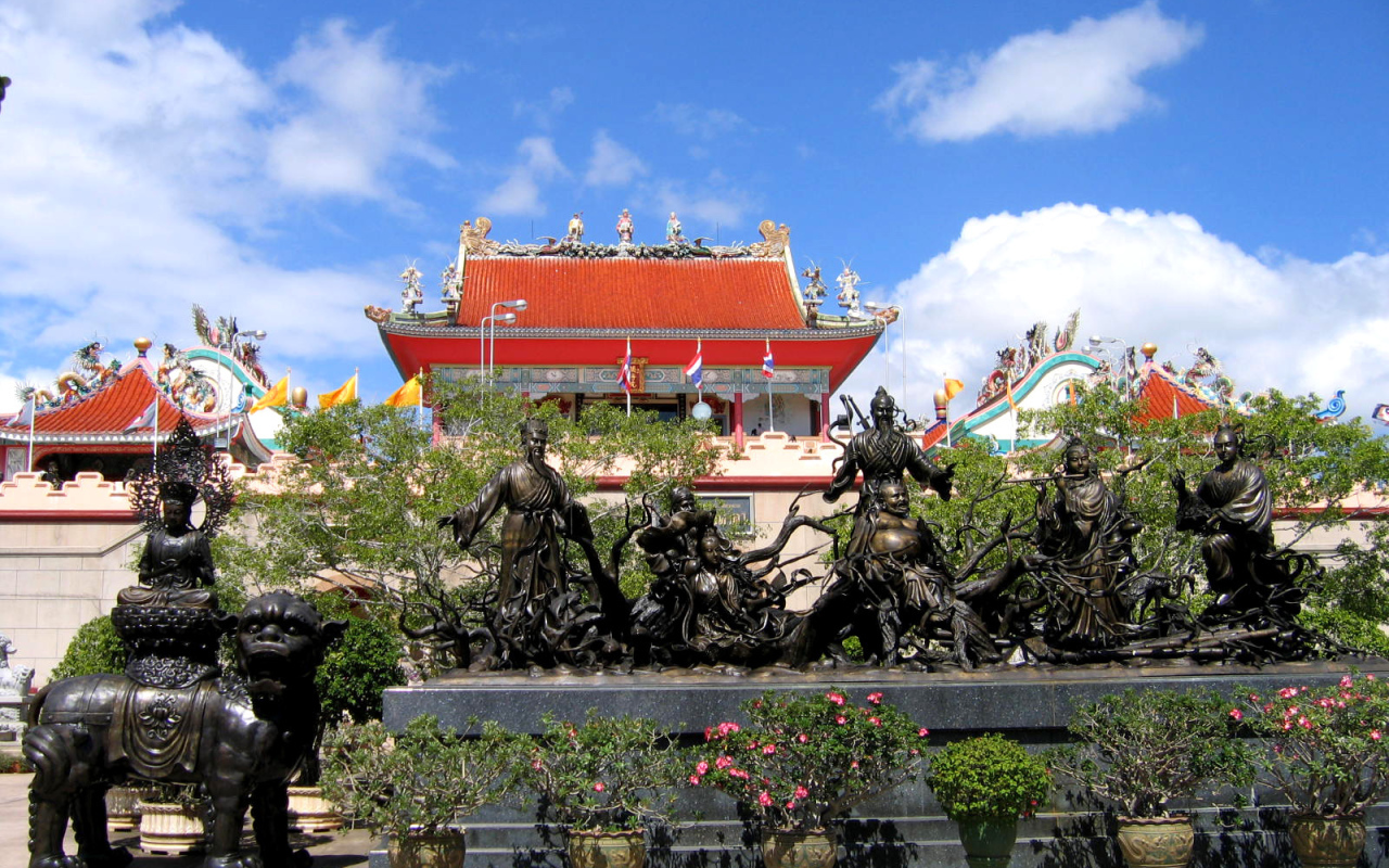 Храм на курорте в Паттайе, Таиланд