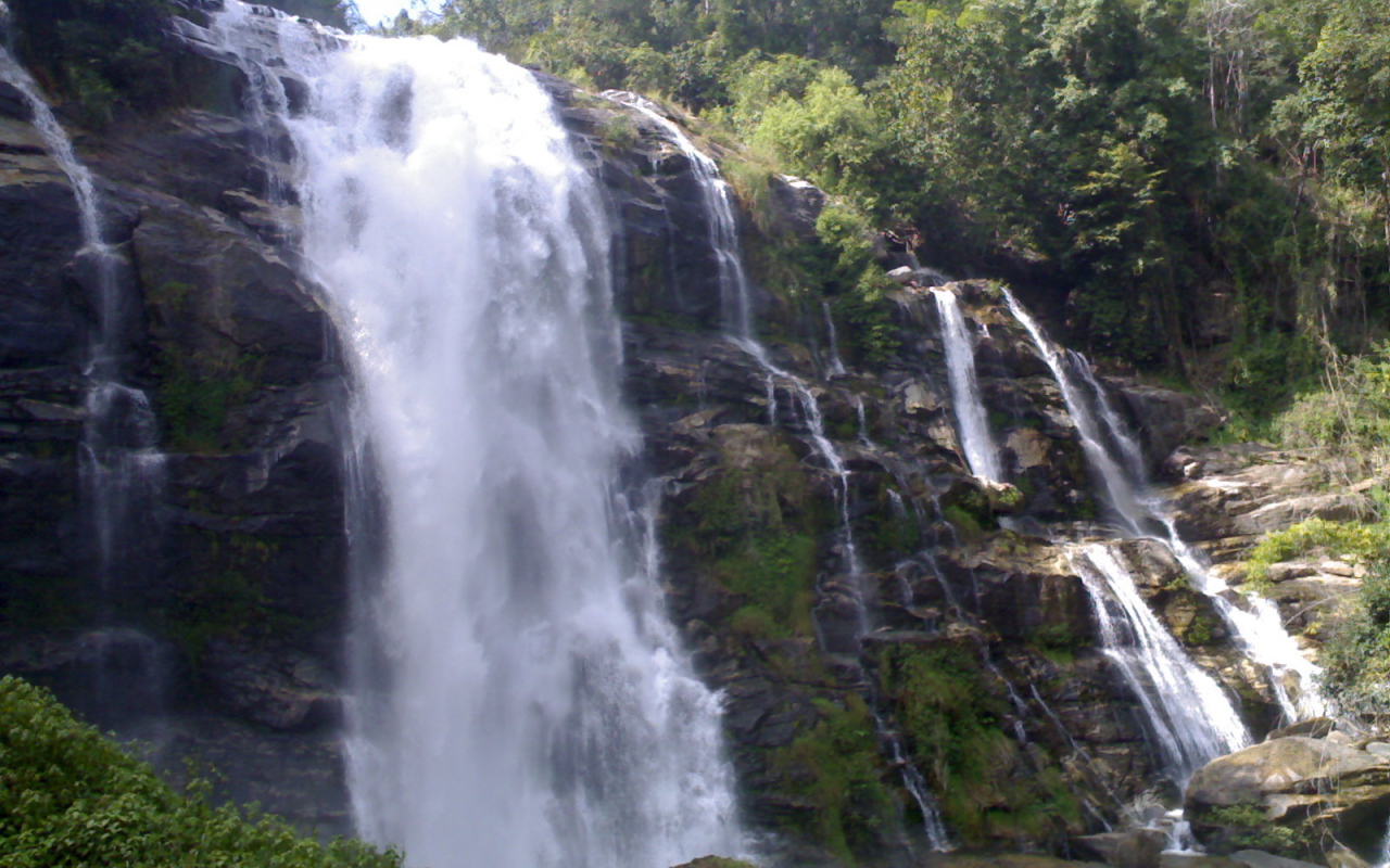 Водопады в окрестностях курорта Чианг Май, Таиланд