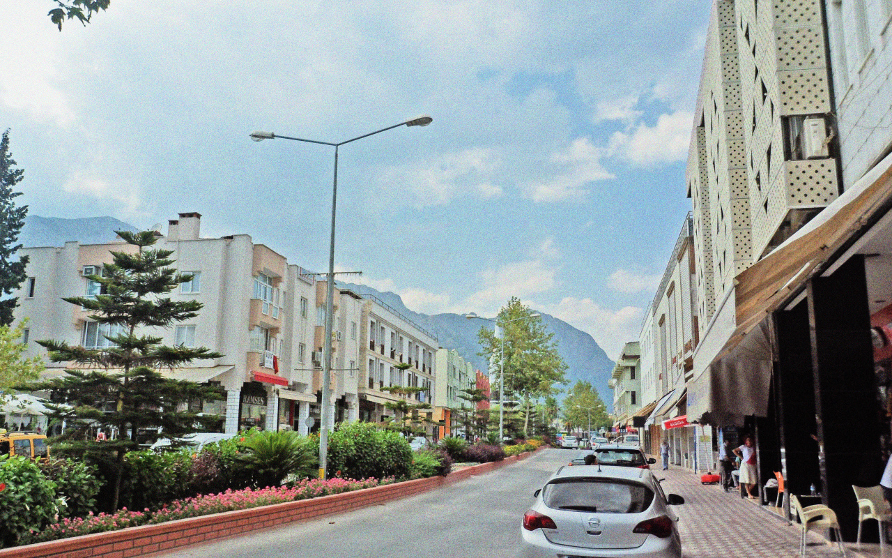 Городские улицы в Кемере, Турция