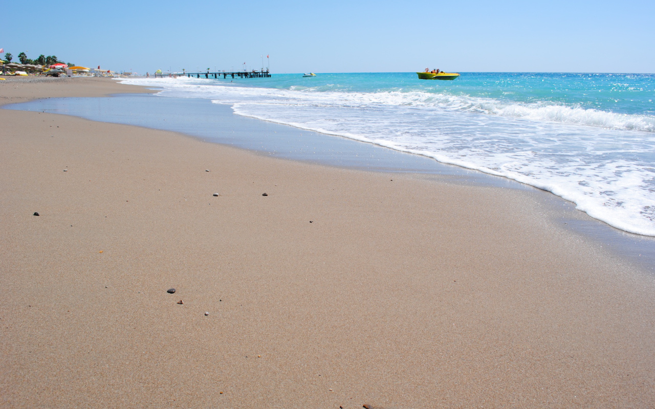 Бескрайний пляж в Белек, Турция