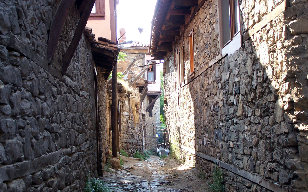 Старинная улочка в Мерсине, Турция