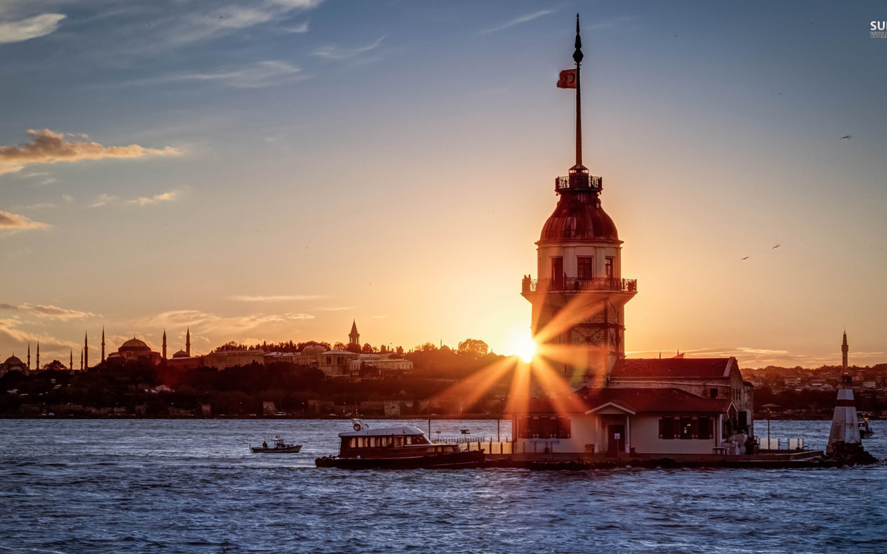 Предзакатное солнце в Стамбуле