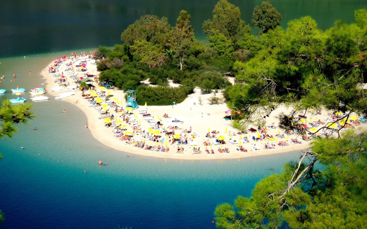 Отдых на пляже в Фетхие, Турция