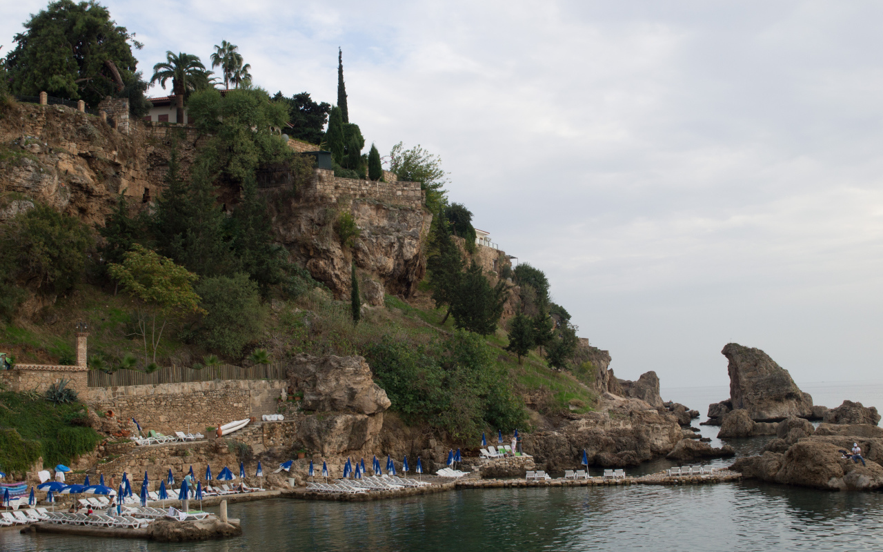 Скала на побережья в Белек, Турция