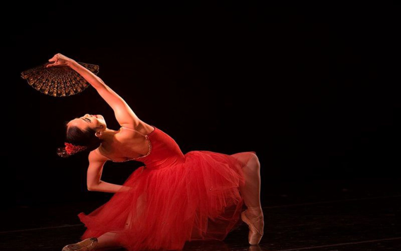 Балерина с веером