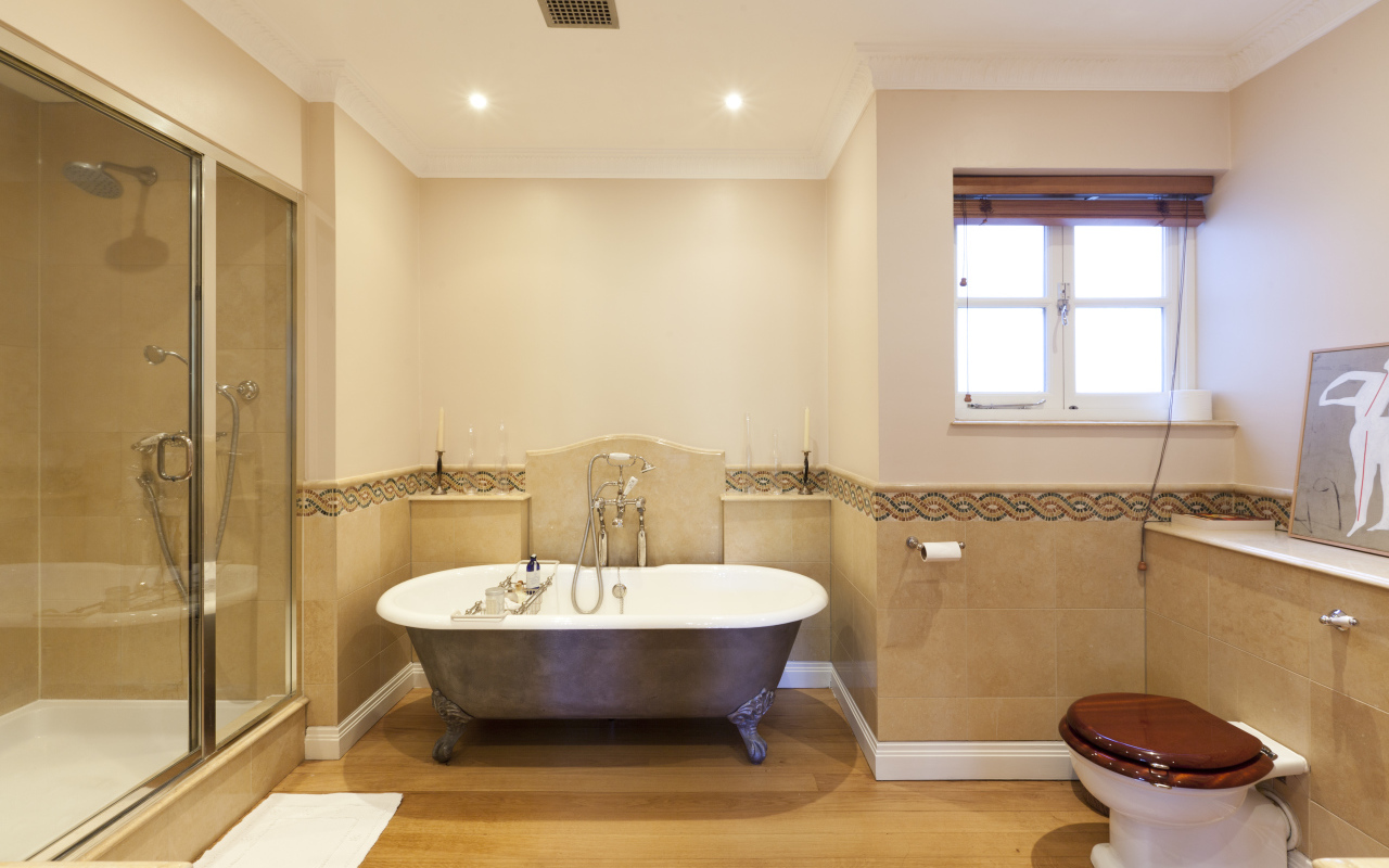 Яркое освещение в ванной