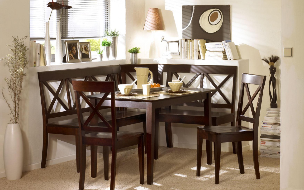 Столовая с уголком