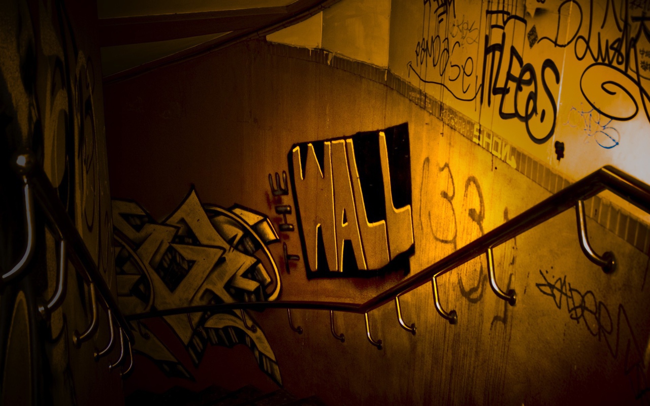 Граффити у лестницы