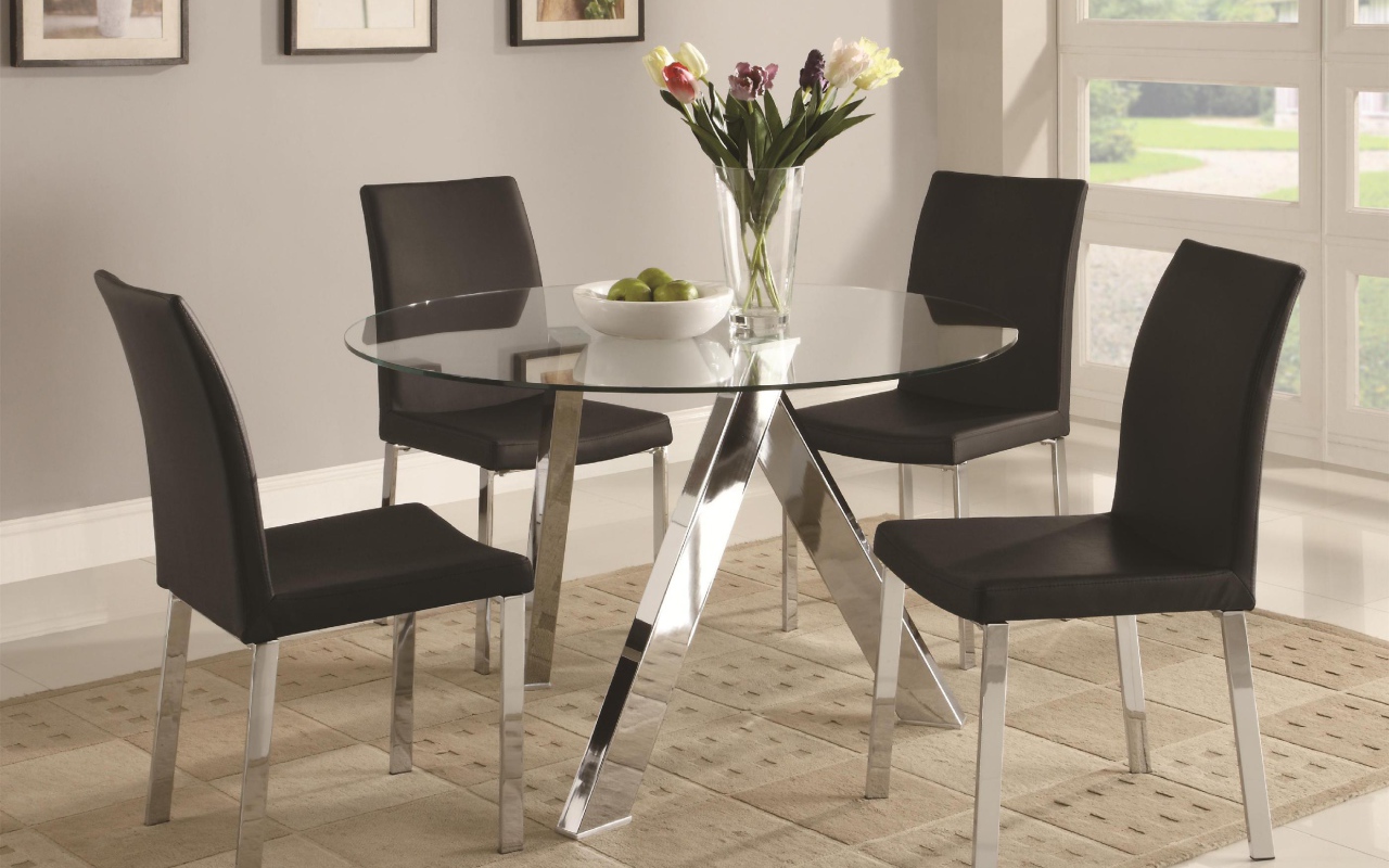 Серые стены в столовой