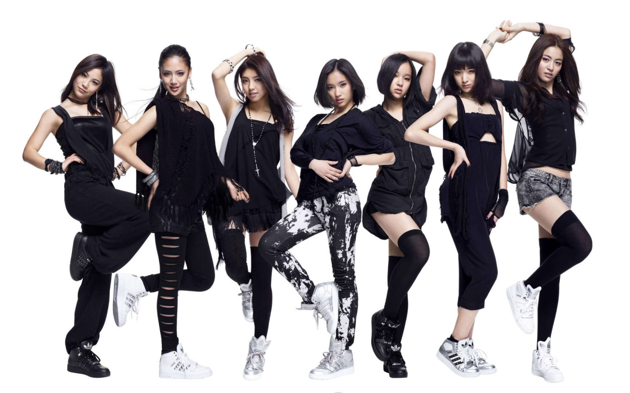 Группа танцоров